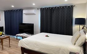 Quiet And Private Bachelor Unit